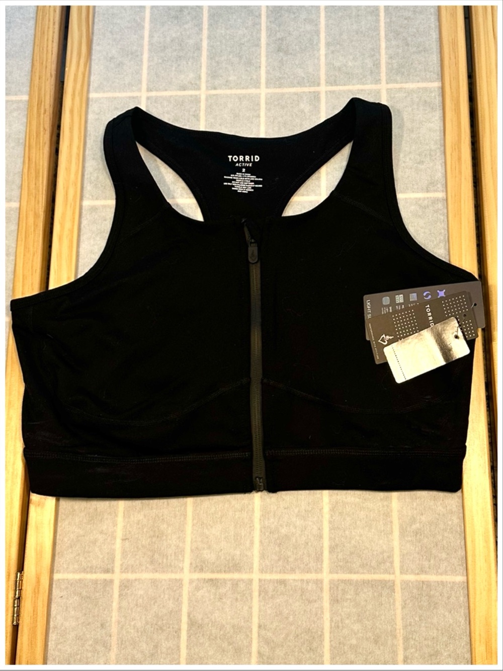 Torrid Active Black Zip Front Wireless Sports Bra ~ Torrid size 2 ~ Item #J15